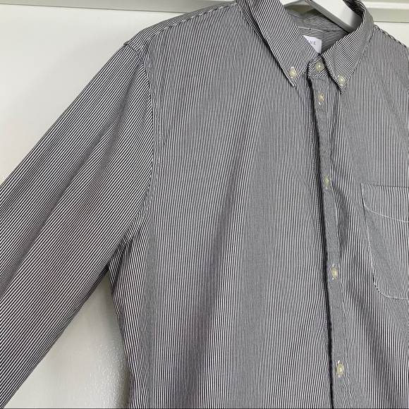 EVERLANE Men’s Button Down Blue/White Stripe Shirt - Picture 3 of 6